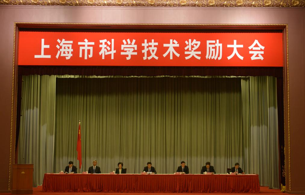 2018年度為上?？萍紕?chuàng)新事業(yè)發(fā)展作出突出貢獻(xiàn)的科技工作者和組織大會